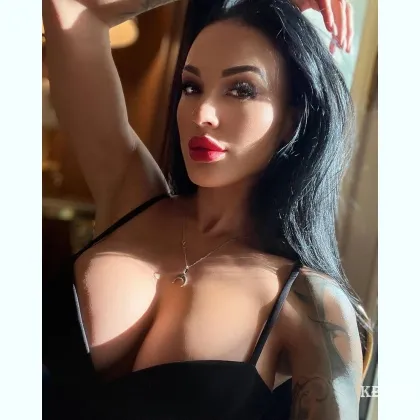 Таинственная незнакомка ищет своего героя