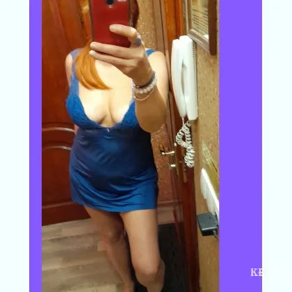 Пышные формы в мини-халатике: покажу, как надо отдыхать